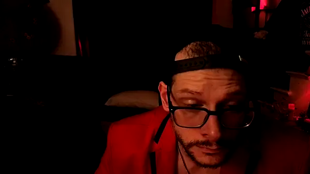 צ'אט XXX בשידור חי של MasterDaddyCool