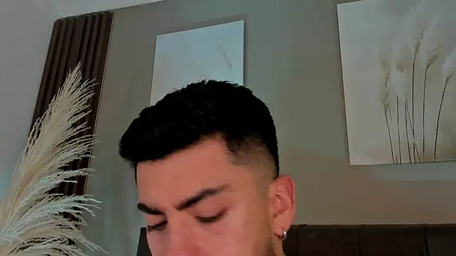 צ'אט XXX בשידור חי של Alexander_Diazz