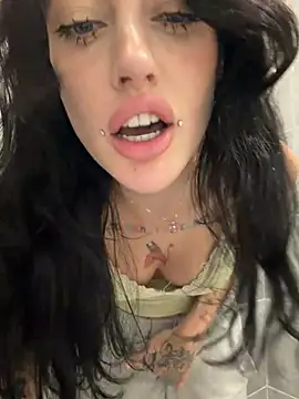 Melissa_crazy - finger into pussy then sexy suck