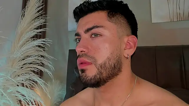 Chat +18 de Alexander_Diazz ao vivo