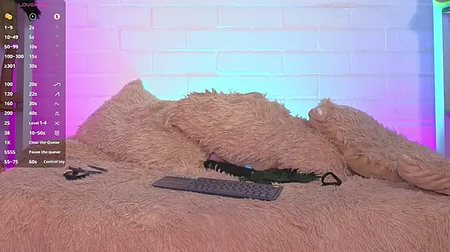 Louise_nails - Show big dildo in pussy + squirt