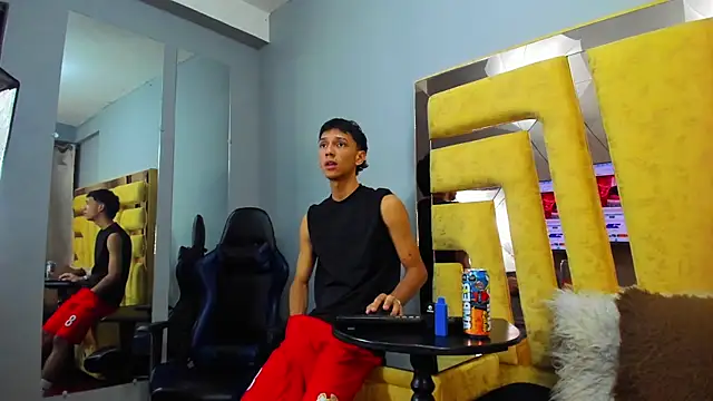 EstebanValdezs' Live XXX Chat