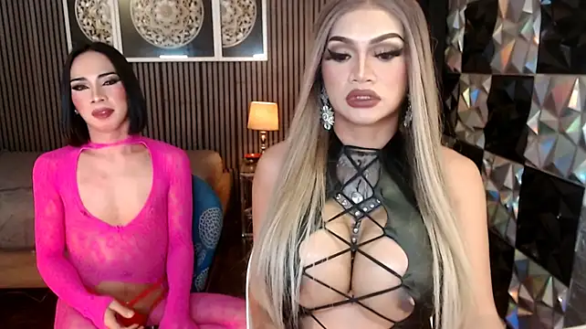 دردشة PrettyHorseCockTrans الجنسية المباشرة