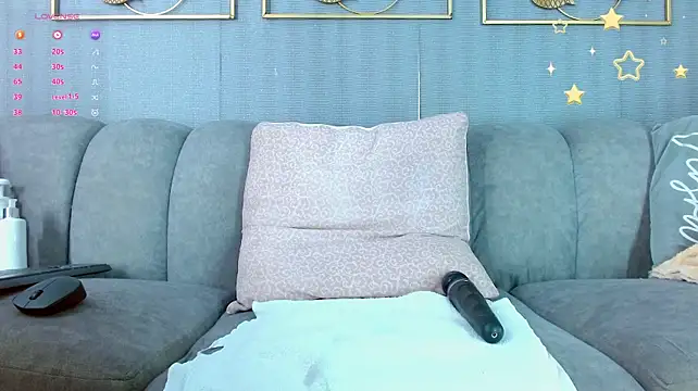 Laraa_jeean - 4 fingers in pussy