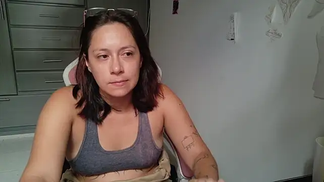 MommyMiaWs' Live XXX Chat
