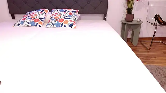 Valentina-Ferrer Adlı Modelin Canlı XXX Sohbeti