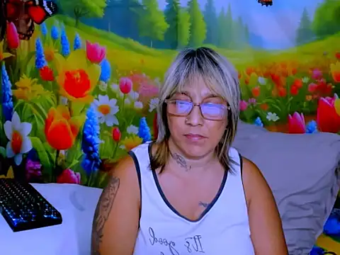 indianroxy Adlı Modelin Canlı XXX Sohbeti