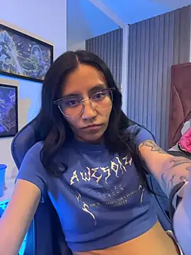 XXX chat uživo modela EviieGothell