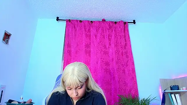 XXX chat uživo modela Just_Miku