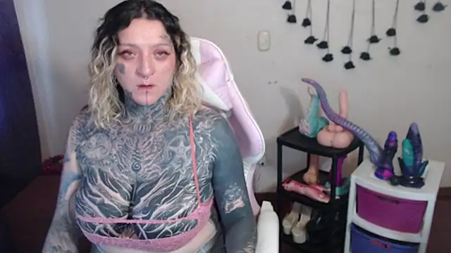 SLOPPYTITSS' Live XXX Chat
