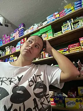 Lannabellx - Play with mi boobs in the market 🤫🍑