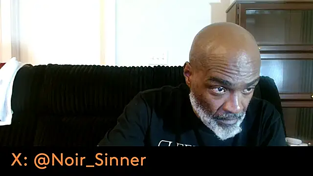 XXX chat uživo modela sinnernoir