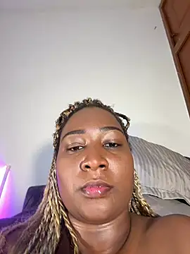 IssaNoirr Chat XXX live