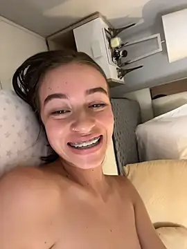 Chloe_Key Chat XXX in diretta