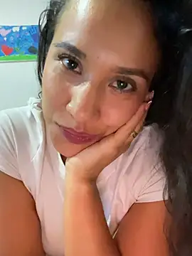 צ'אט XXX בשידור חי של emilly23