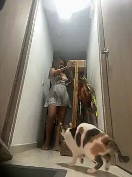 ROUSSH Adlı Modelin Canlı XXX Sohbeti