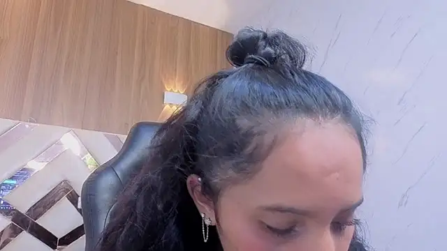 Chat +18 de scarlett_monroe_b ao vivo