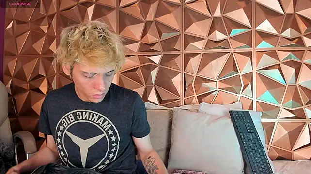 DannyParker_ Live XXX-Chat