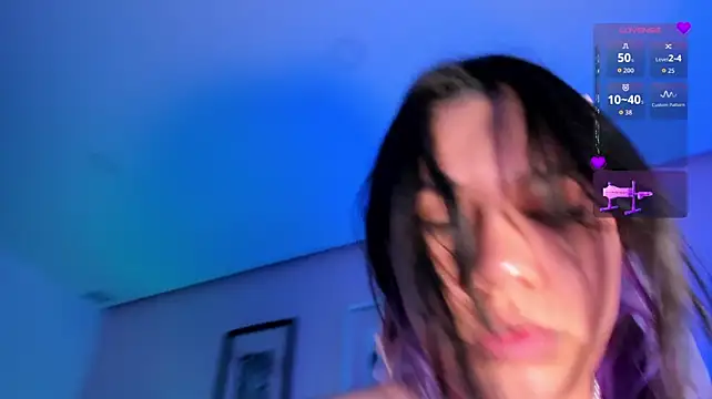 Emma_smile - cover tits with saliva