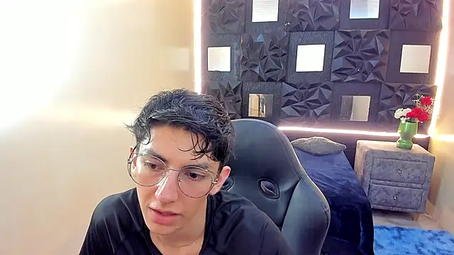 ElanGiraldo Adlı Modelin Canlı XXX Sohbeti