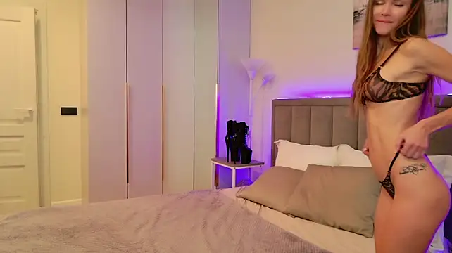Trophy_x_W1fe - Risky panties tease