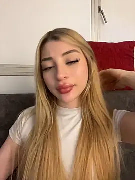 Jessy_Queen - show oil in titts