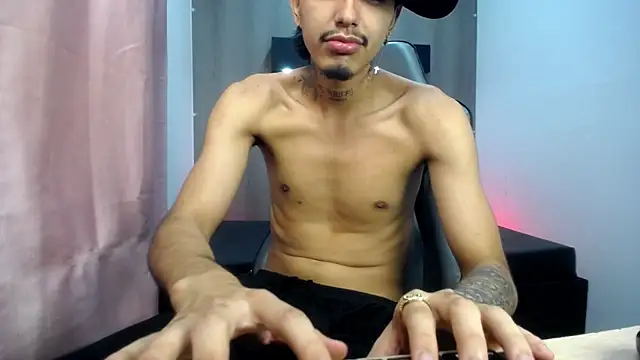 Chat +18 de Tayson_Hot ao vivo