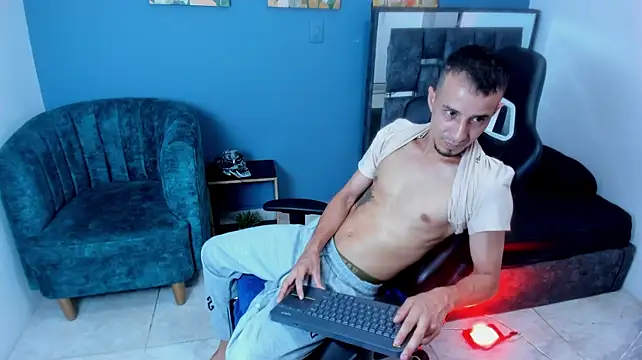 xteven_master19 Chat XXX in diretta