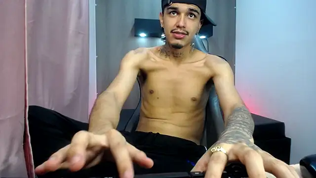 Tayson_Hot – Naživo XXX chat