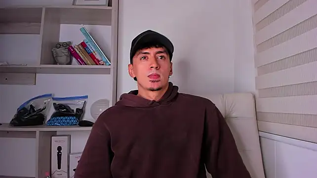 Chat +18 de Aaron_Tate ao vivo
