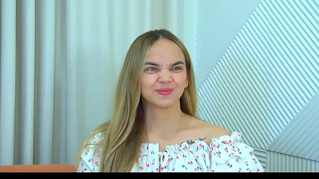 AnitaVenture Adlı Modelin Canlı XXX Sohbeti