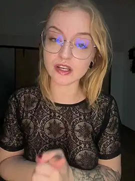 CherryyCheeks 现场XXX聊天