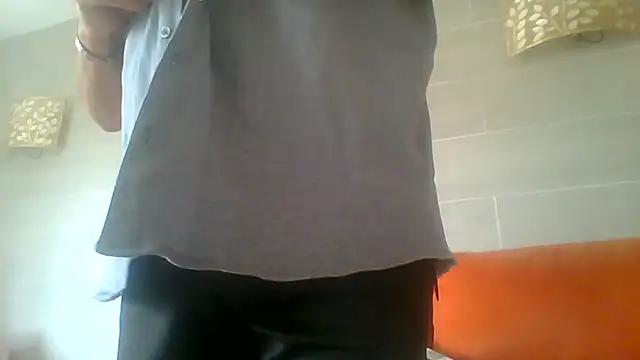 tuggy59 Adlı Modelin Canlı XXX Sohbeti