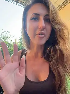 Bella-Grace - Fingering my tight pussy cream public