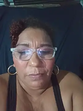 צ'אט XXX בשידור חי של RoxanaQueen_