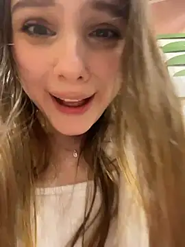Chatroom XXX en direct de Lunabelle_