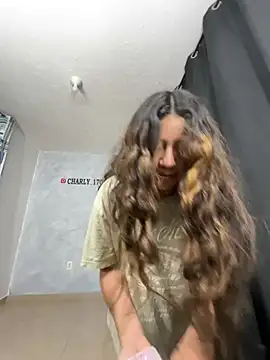 Monica17 - Masturbate con dildo 16 cm en la terraza