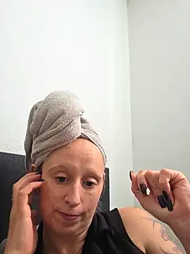 Bellaaa17 - Squezze my boobs 💦