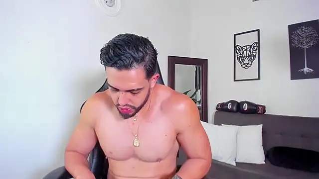 Justin_kingX7 Adlı Modelin Canlı XXX Sohbeti