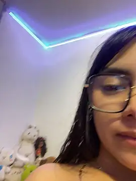 SweetSmokee Adlı Modelin Canlı XXX Sohbeti