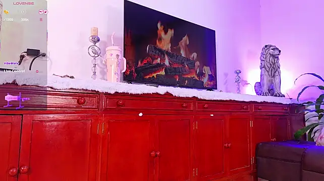 Lara_giraldo - SHAKE ASS WITH OIL