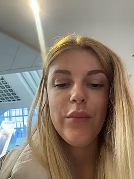 XXX chat uživo modela HarrietDart
