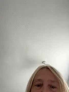 Blondnboujee53's Live XXX Chat