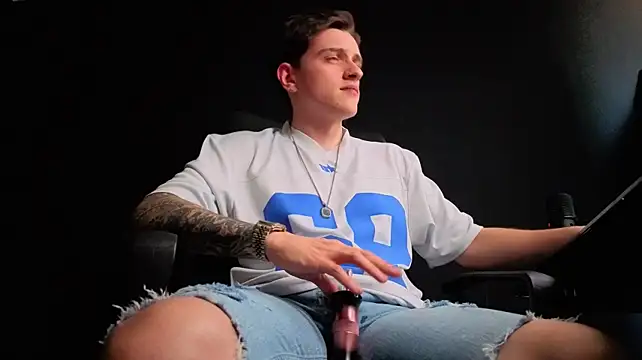 Czat XXX na żywo – FelixStarkk
