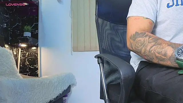 XXX chat uživo modela MR_EITHAN