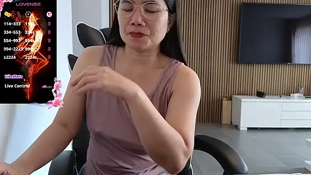 Chat +18 de Silkycreamy_ivory ao vivo