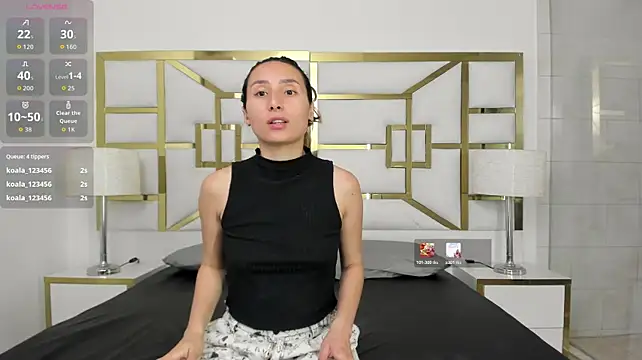 VivieneLuxe - TWERKING AND SHOWING OFF ONES ASS