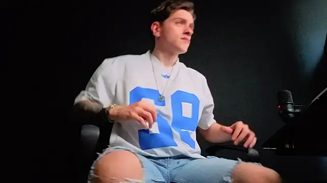 צ'אט XXX בשידור חי של FelixStarkk
