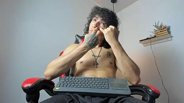 Chatroom XXX en direct de JackSavage_