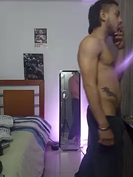 Taylor_DiamondBoy élő XXX-chatje